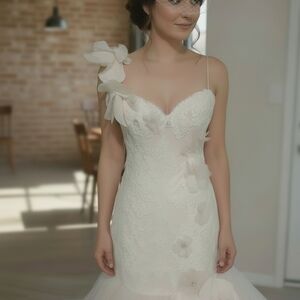 Elegant Cream Wedding Dress